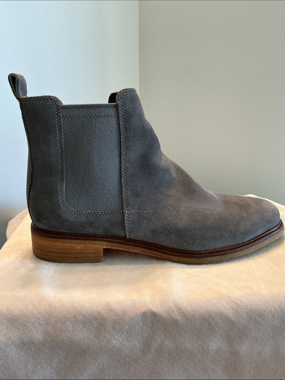 Clarks  Demi-Boots Gray Suede Sz 10 NWOT